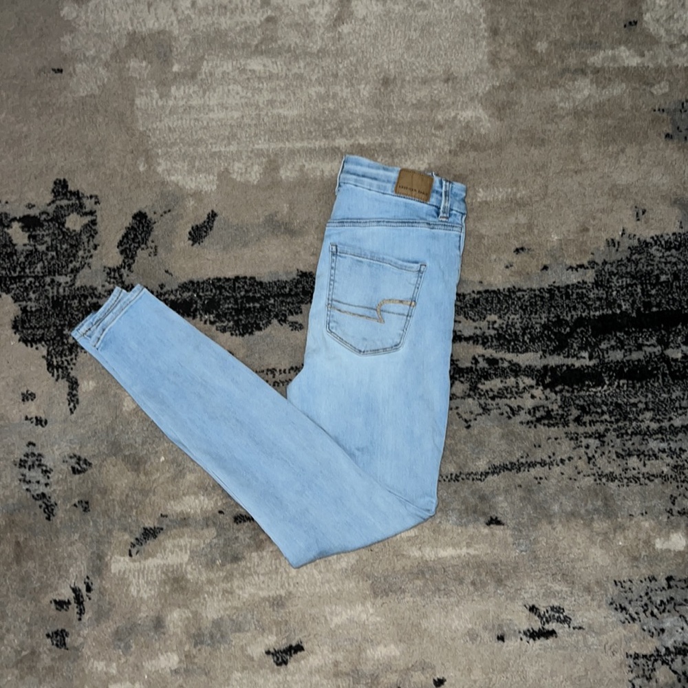 American Eagle High Waisted Jeans - Picture 3 of 3